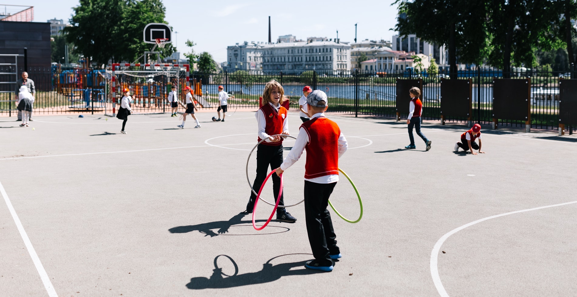 Спортивная площадка в английской школе Aspect